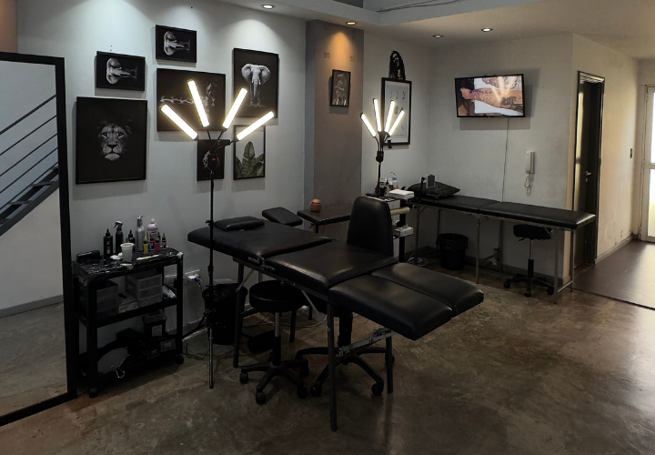 Interior del estudio Lucas Tatts en Quilmes Centro